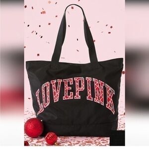 ▶️VICTORIAS SECRET PINK ◀️TOTE BAG RED BLACK
PLAID. FRIDAY 2022